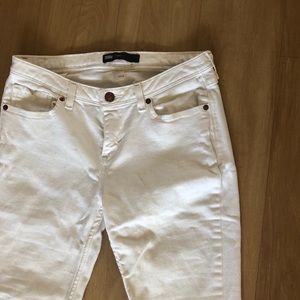 Levi’s cropped white jeans